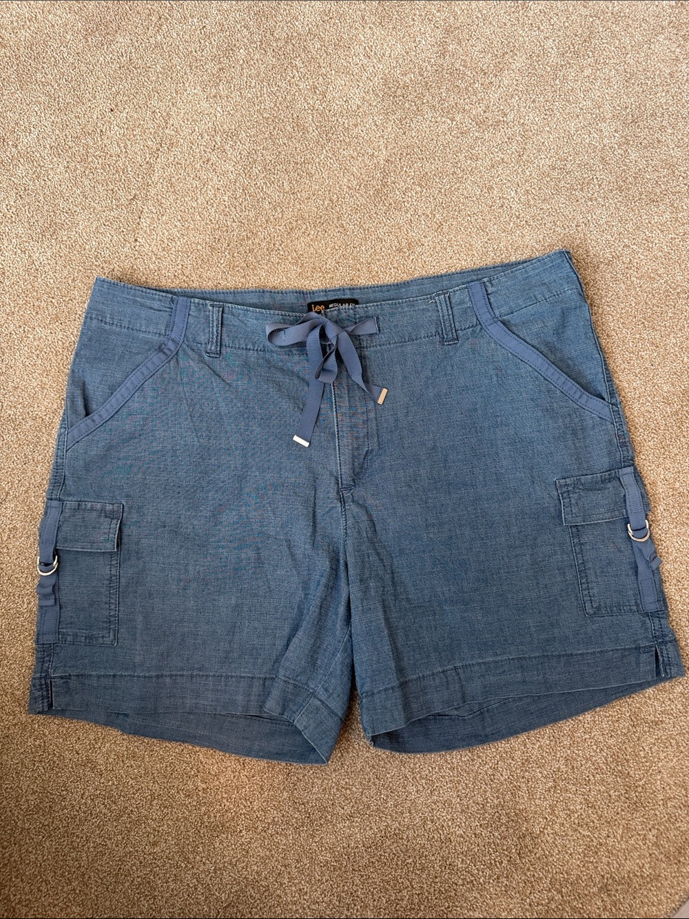 Women’s Lee Regular Mid-rise chambray shorts, size 18. Mom shorts, Classic